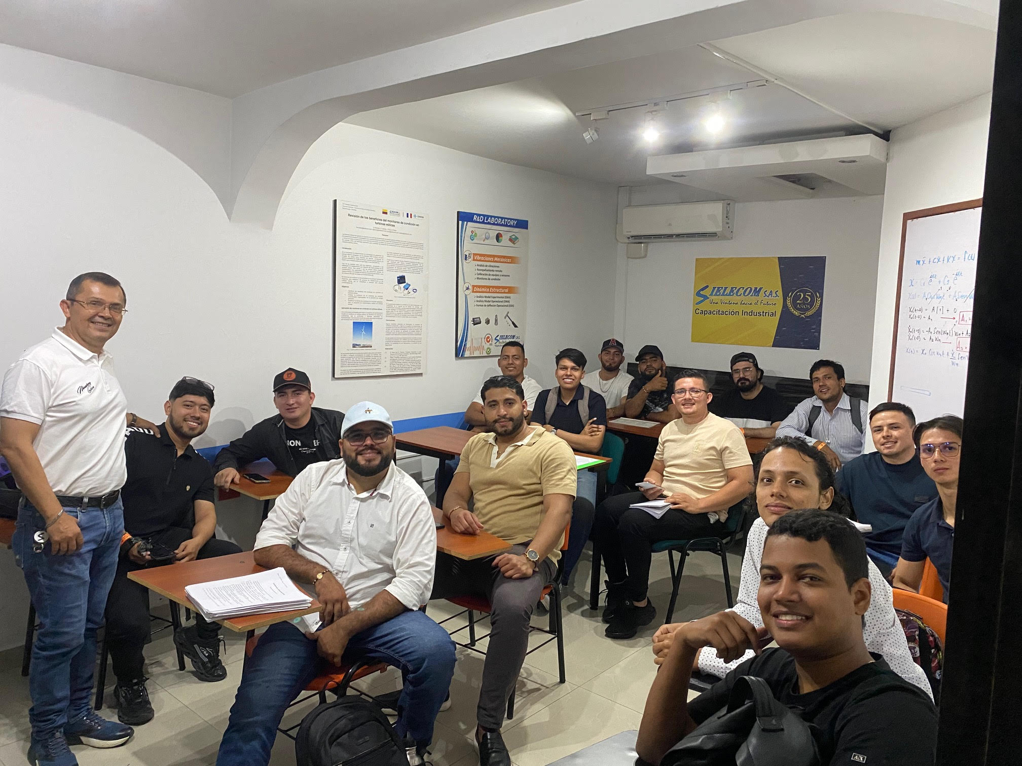 Trabajos de grado y formaci&oacute;n complementaria
